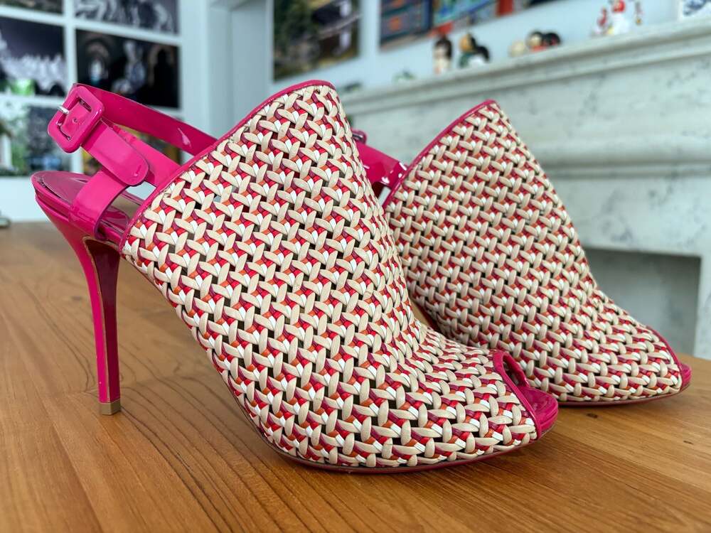 Salvatore Ferragamo Leather Hot Pink Slingback Stiletto Heels Ladies Size 8.5 - Picture 3 of 9